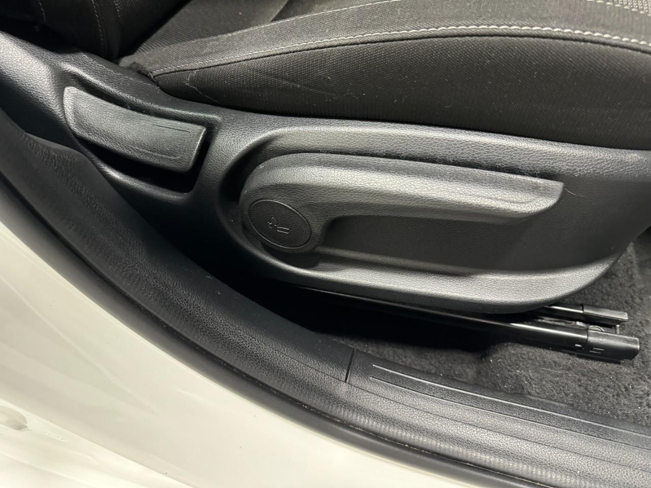 Kia Forte Vehicle Full-screen Gallery Image 19