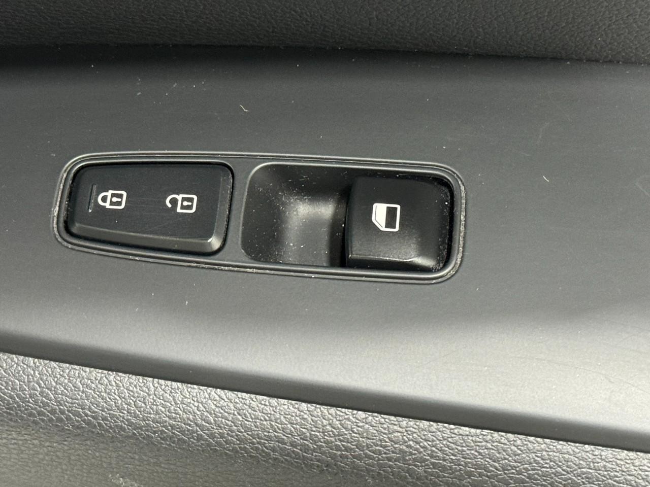 Kia Forte Vehicle Full-screen Gallery Image 20