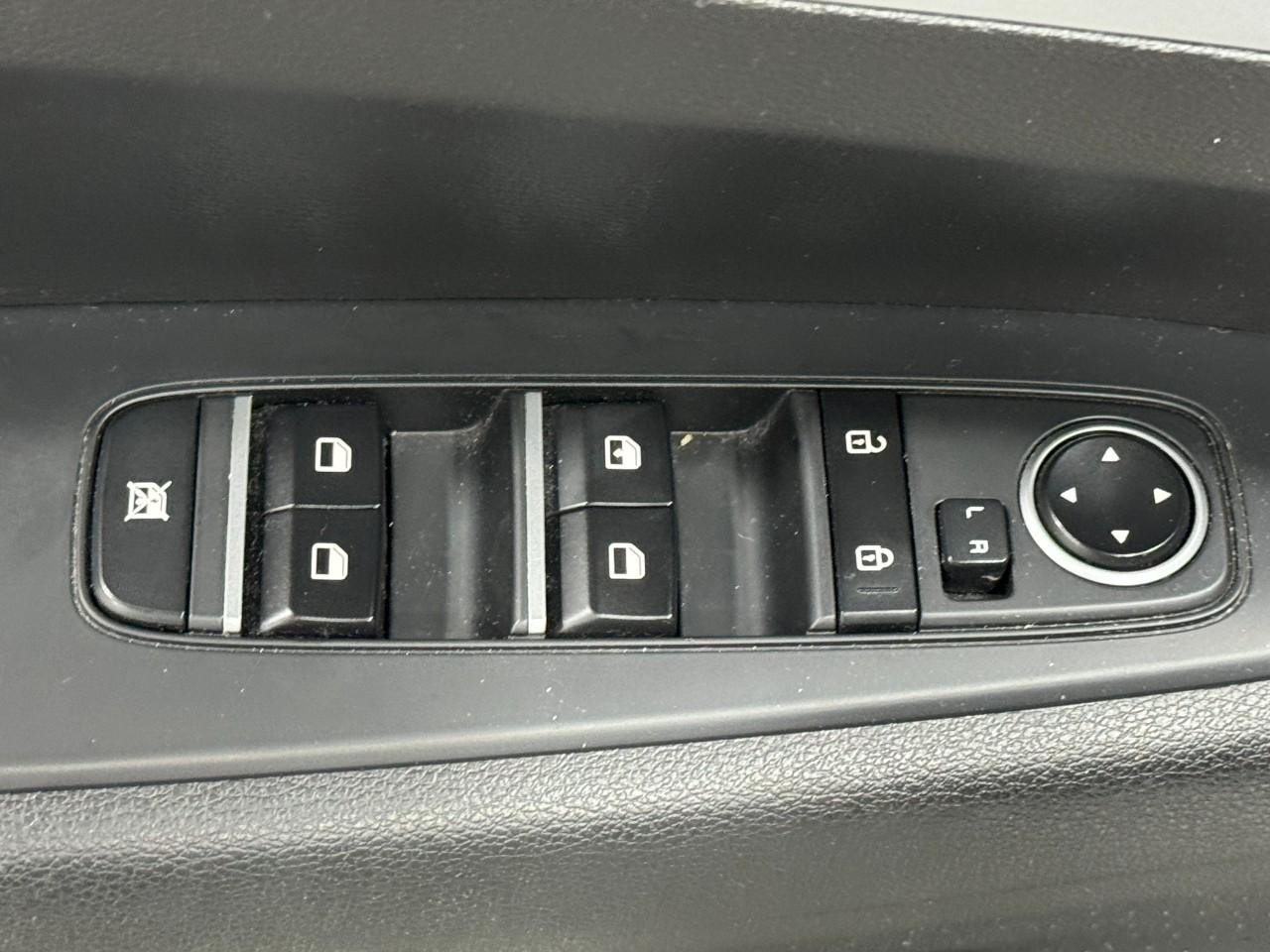 Kia Forte Vehicle Full-screen Gallery Image 21