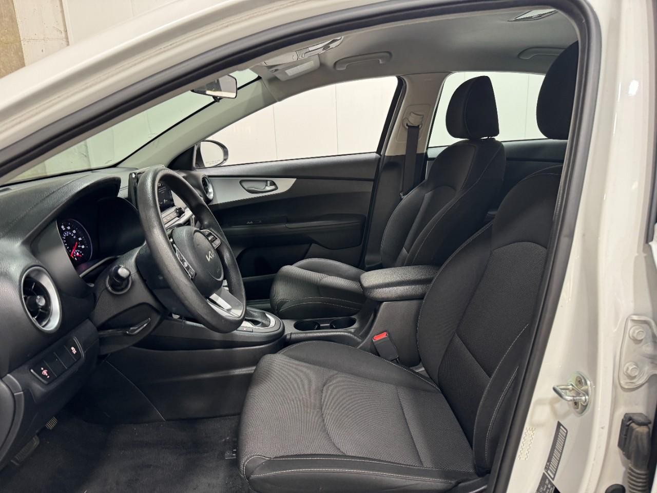 Kia Forte Vehicle Full-screen Gallery Image 22