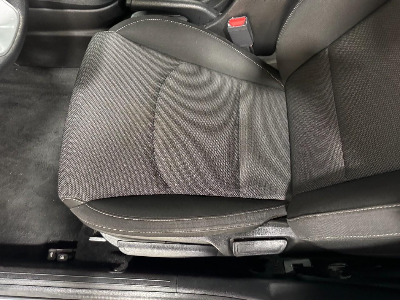 Kia Forte Vehicle Full-screen Gallery Image 23