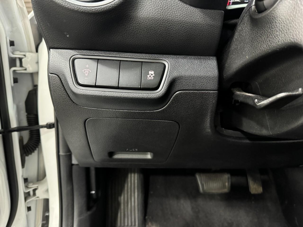 Kia Forte Vehicle Full-screen Gallery Image 25