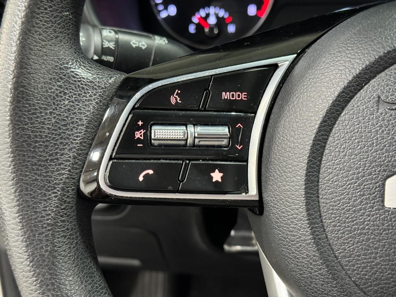 Kia Forte Vehicle Full-screen Gallery Image 26