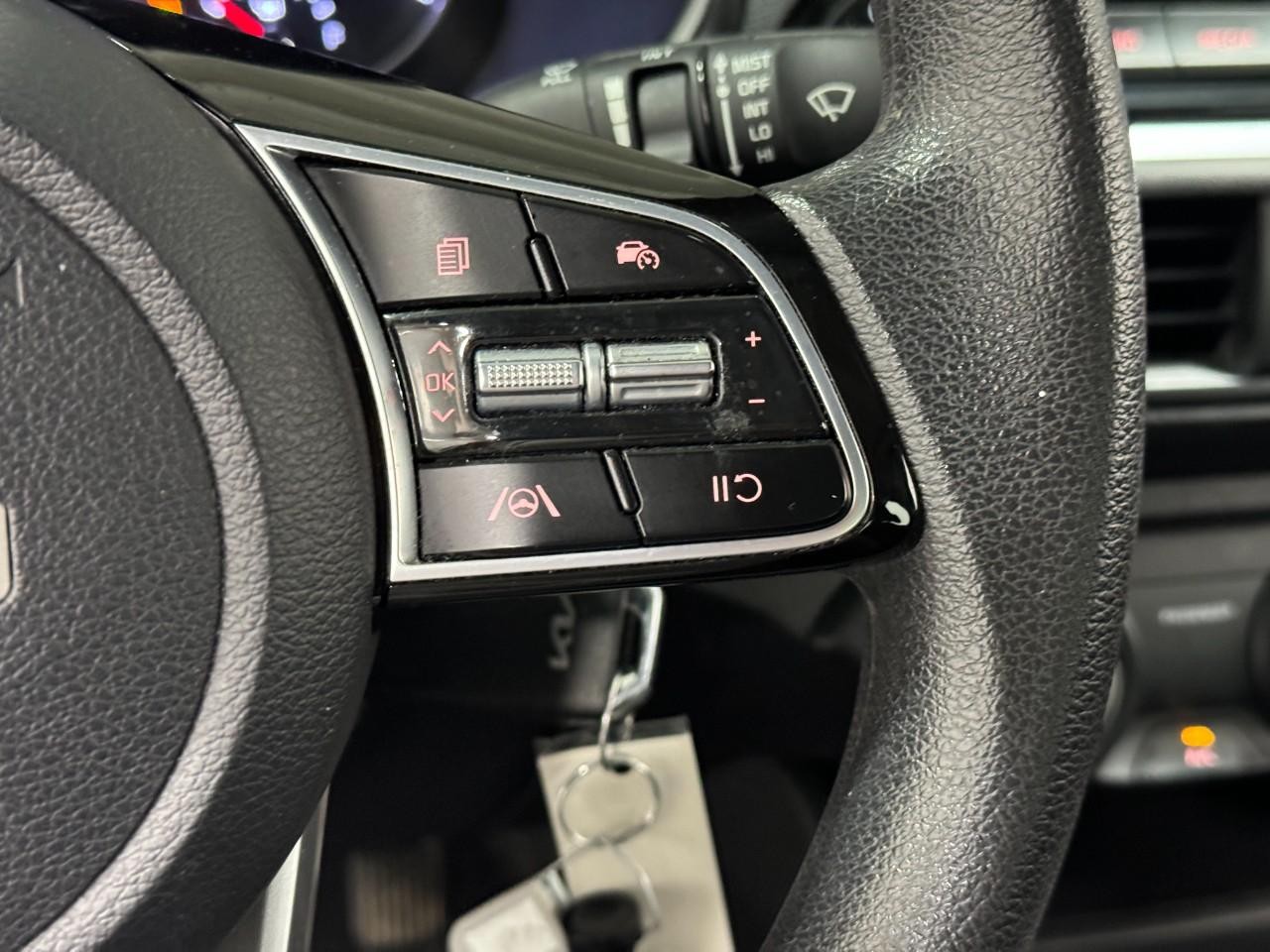 Kia Forte Vehicle Full-screen Gallery Image 27