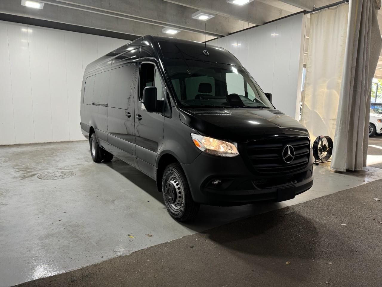Mercedes-Benz Sprinter Cargo Van Vehicle Full-screen Gallery Image 6