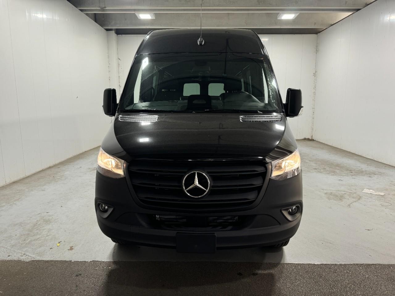 Mercedes-Benz Sprinter Cargo Van Vehicle Full-screen Gallery Image 7