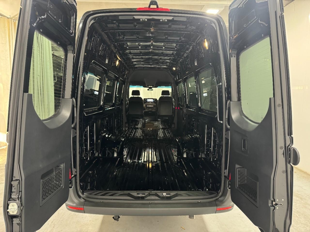 Mercedes-Benz Sprinter Cargo Van Vehicle Full-screen Gallery Image 9