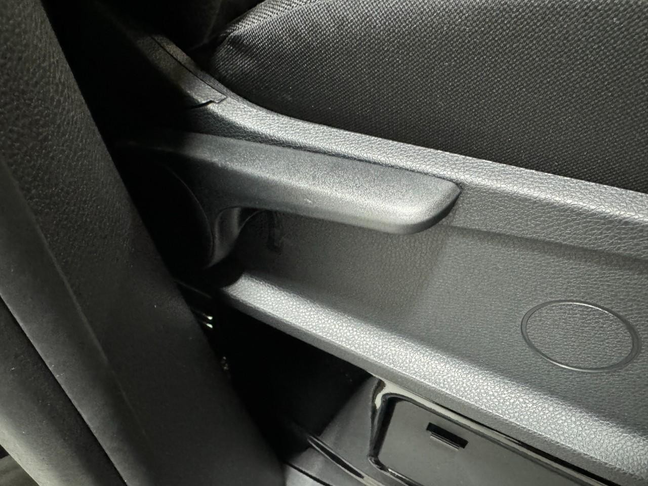 Mercedes-Benz Sprinter Cargo Van Vehicle Full-screen Gallery Image 19