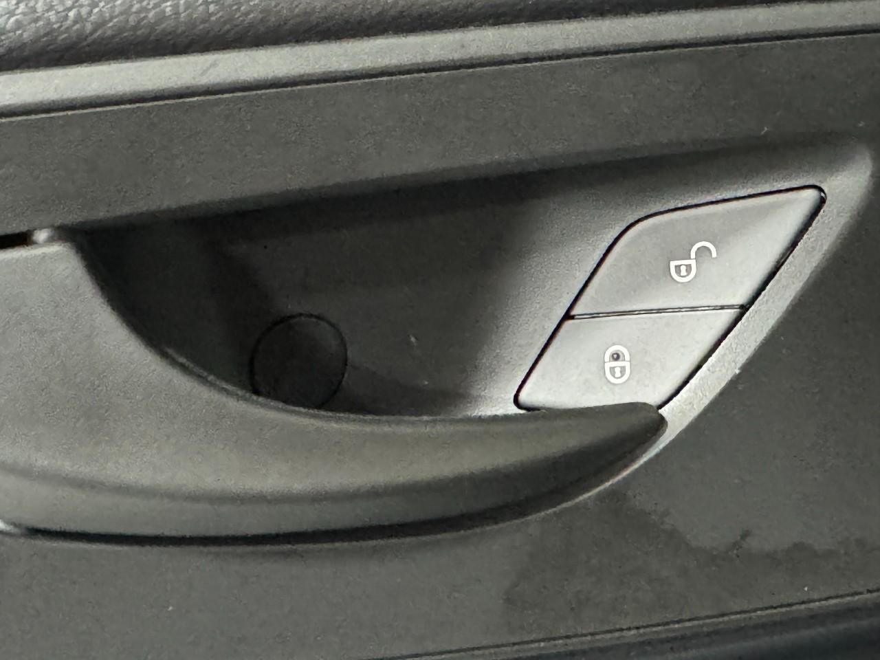 Mercedes-Benz Sprinter Cargo Van Vehicle Full-screen Gallery Image 24