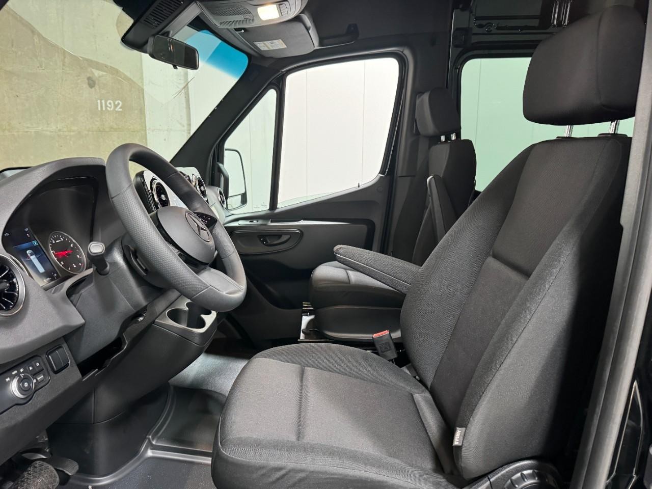 Mercedes-Benz Sprinter Cargo Van Vehicle Full-screen Gallery Image 25