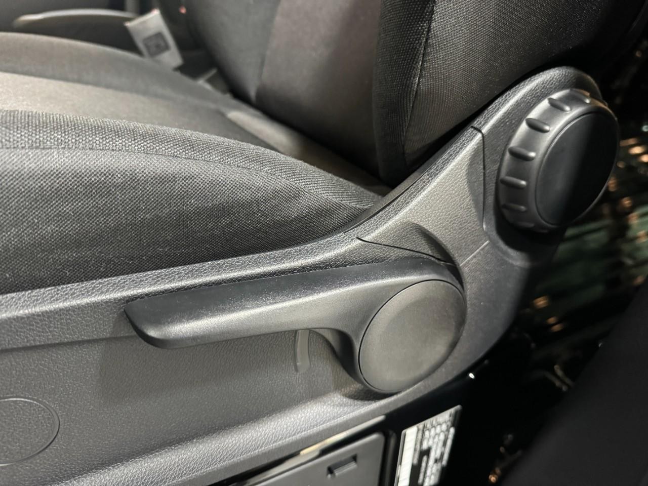 Mercedes-Benz Sprinter Cargo Van Vehicle Full-screen Gallery Image 27