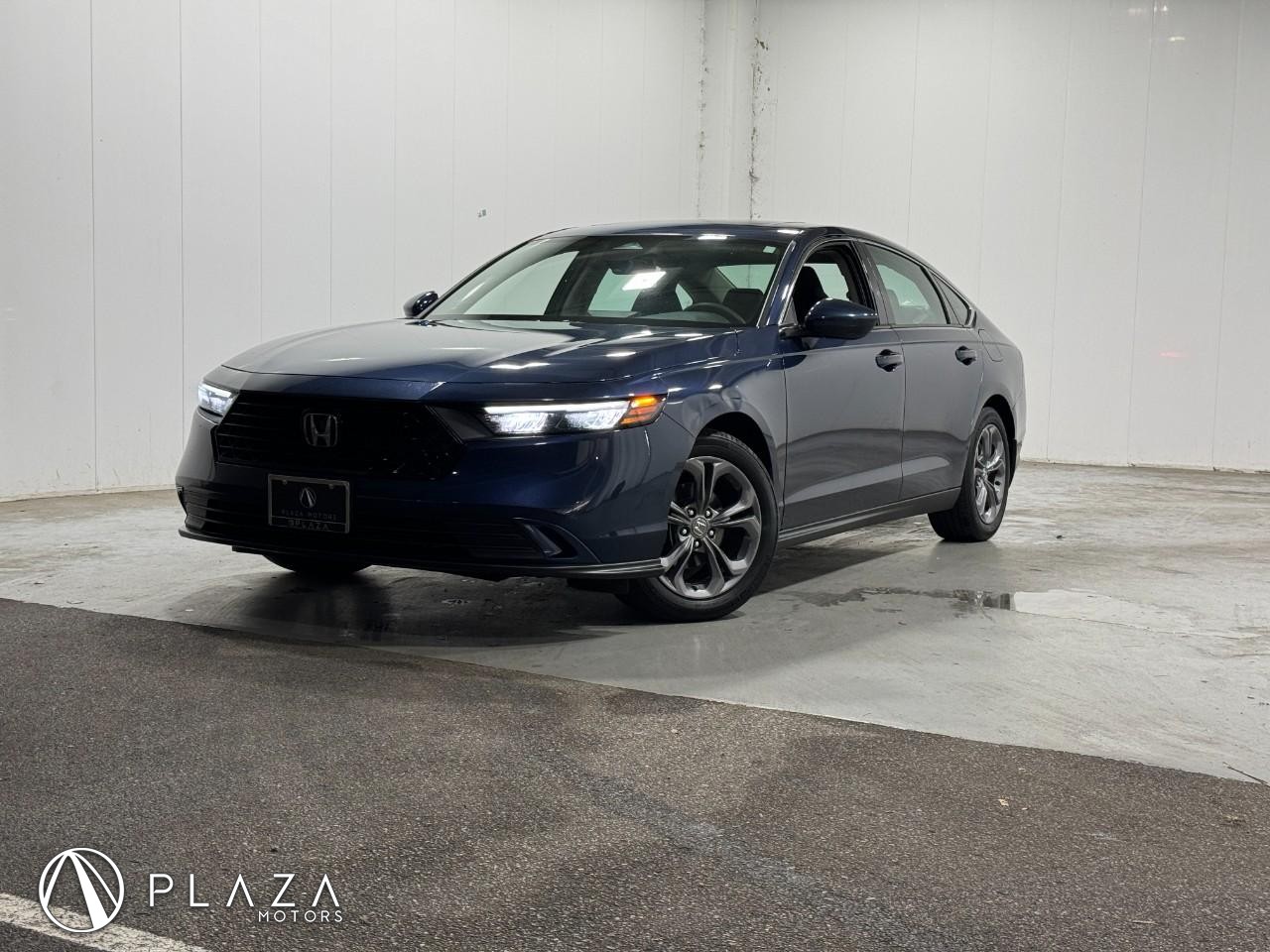 Honda Accord Sedan Vehicle Full-screen Gallery Image 01