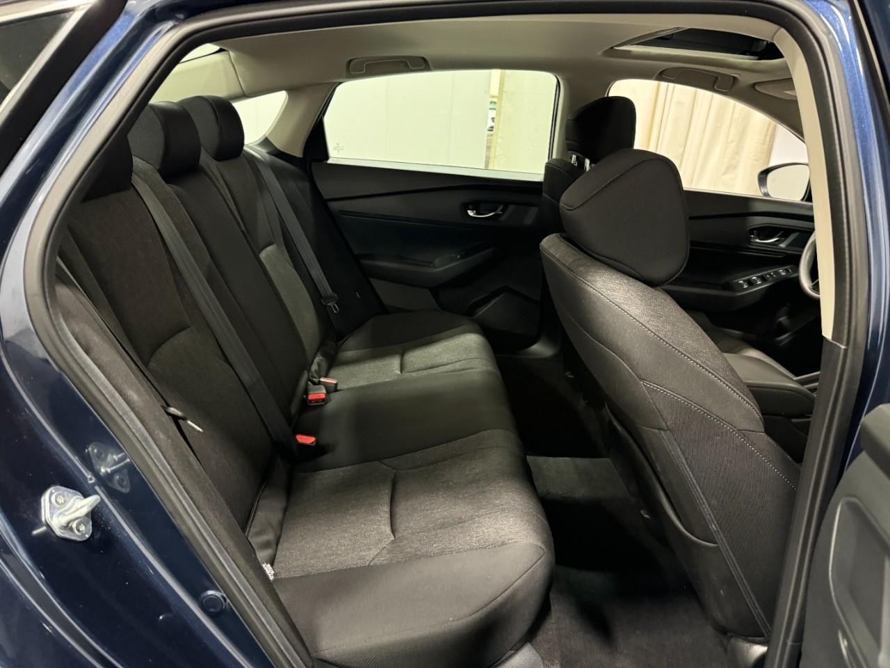 Honda Accord Sedan Vehicle Full-screen Gallery Image 10