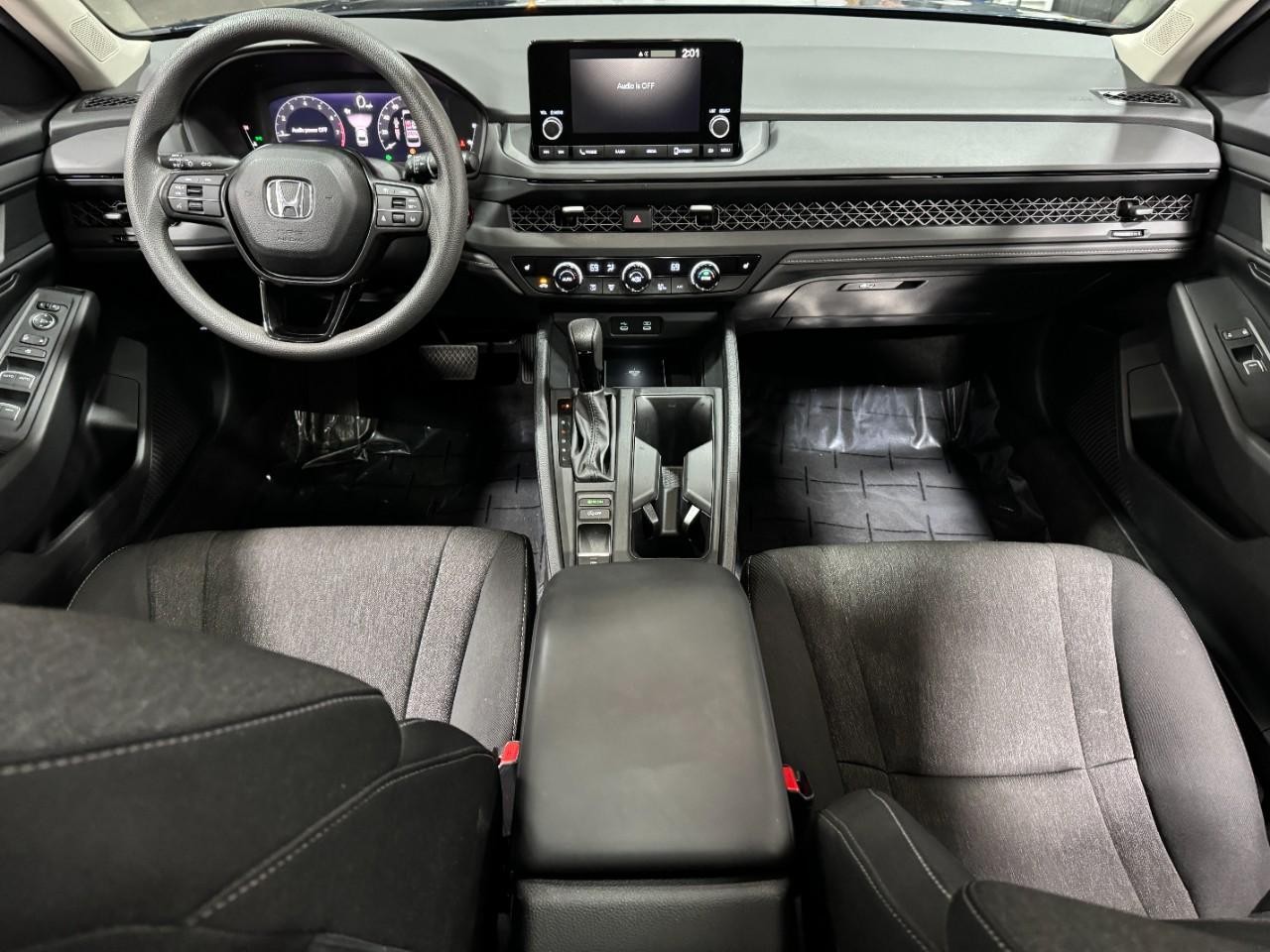 Honda Accord Sedan Vehicle Full-screen Gallery Image 12