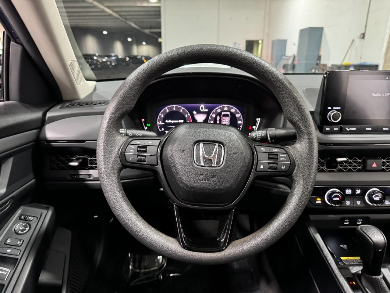 Honda Accord Sedan Vehicle Full-screen Gallery Image 13