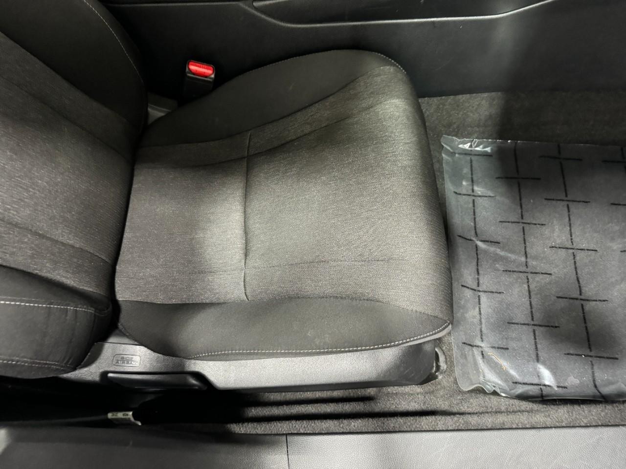 Honda Accord Sedan Vehicle Full-screen Gallery Image 19