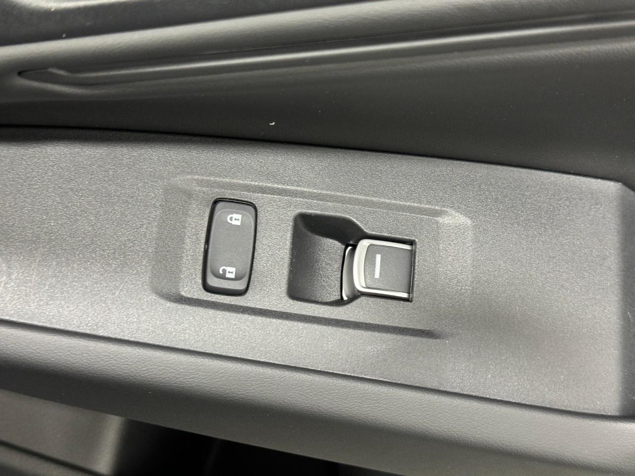 Honda Accord Sedan Vehicle Full-screen Gallery Image 20