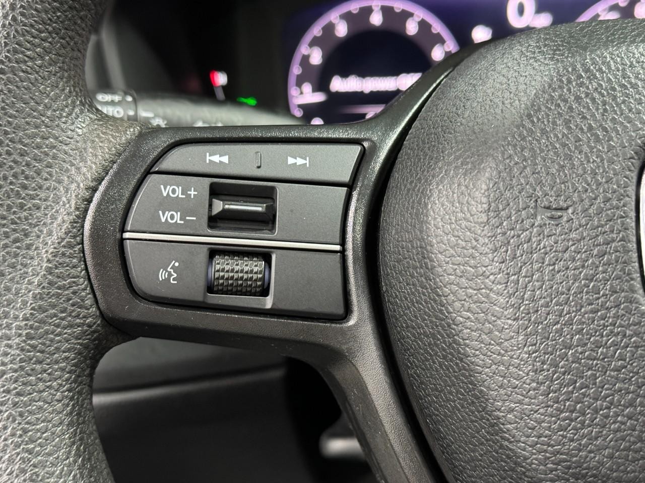 Honda Accord Sedan Vehicle Full-screen Gallery Image 25