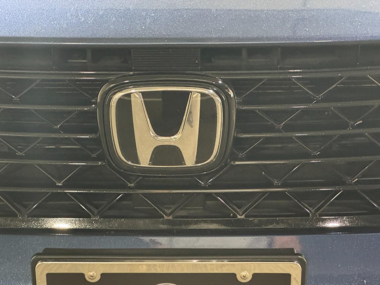 Honda Accord Sedan Vehicle Full-screen Gallery Image 29