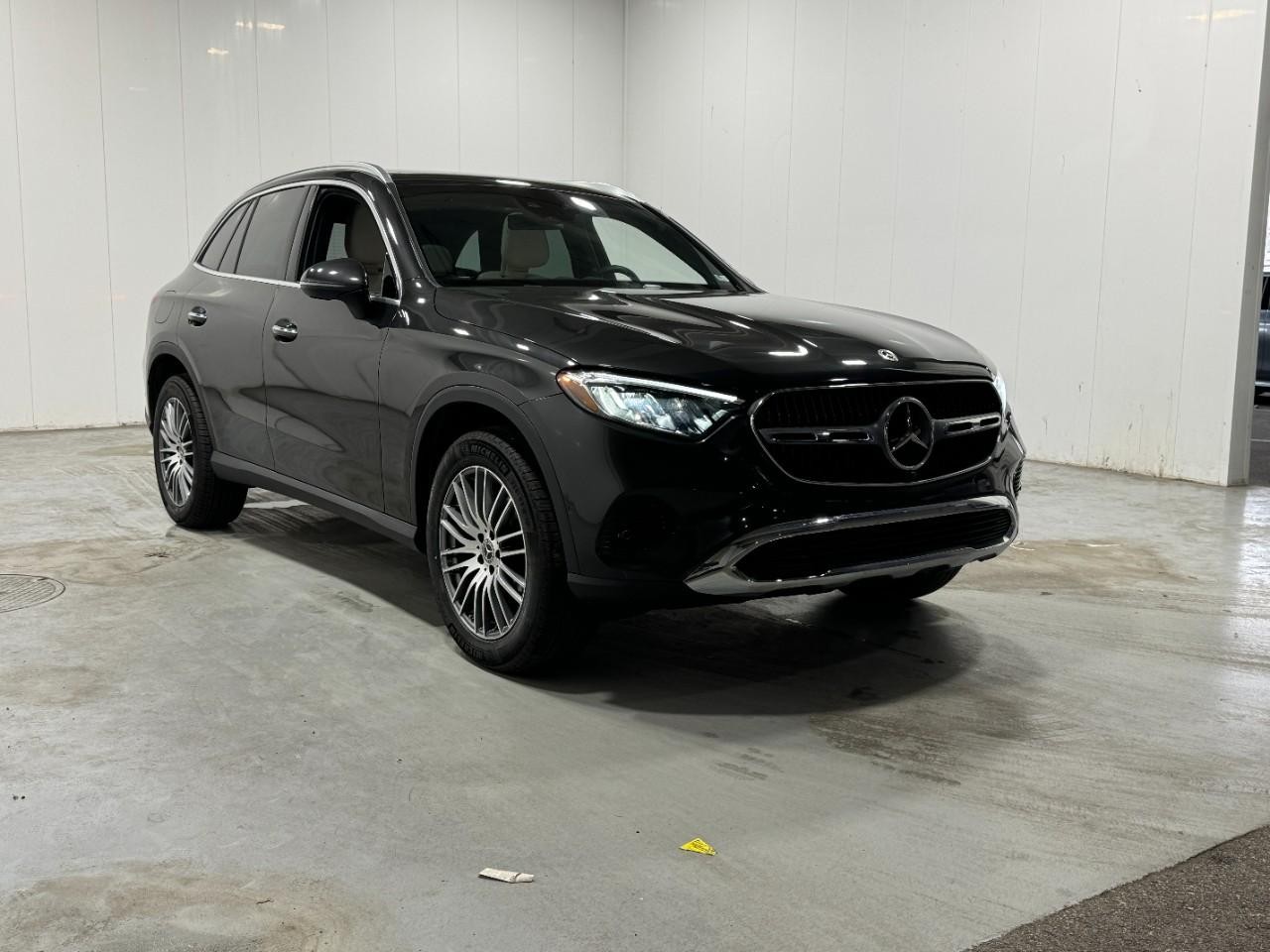 Mercedes-Benz GLC Vehicle Full-screen Gallery Image 6