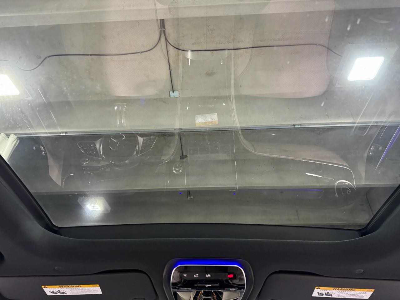 Mercedes-Benz GLC Vehicle Full-screen Gallery Image 11