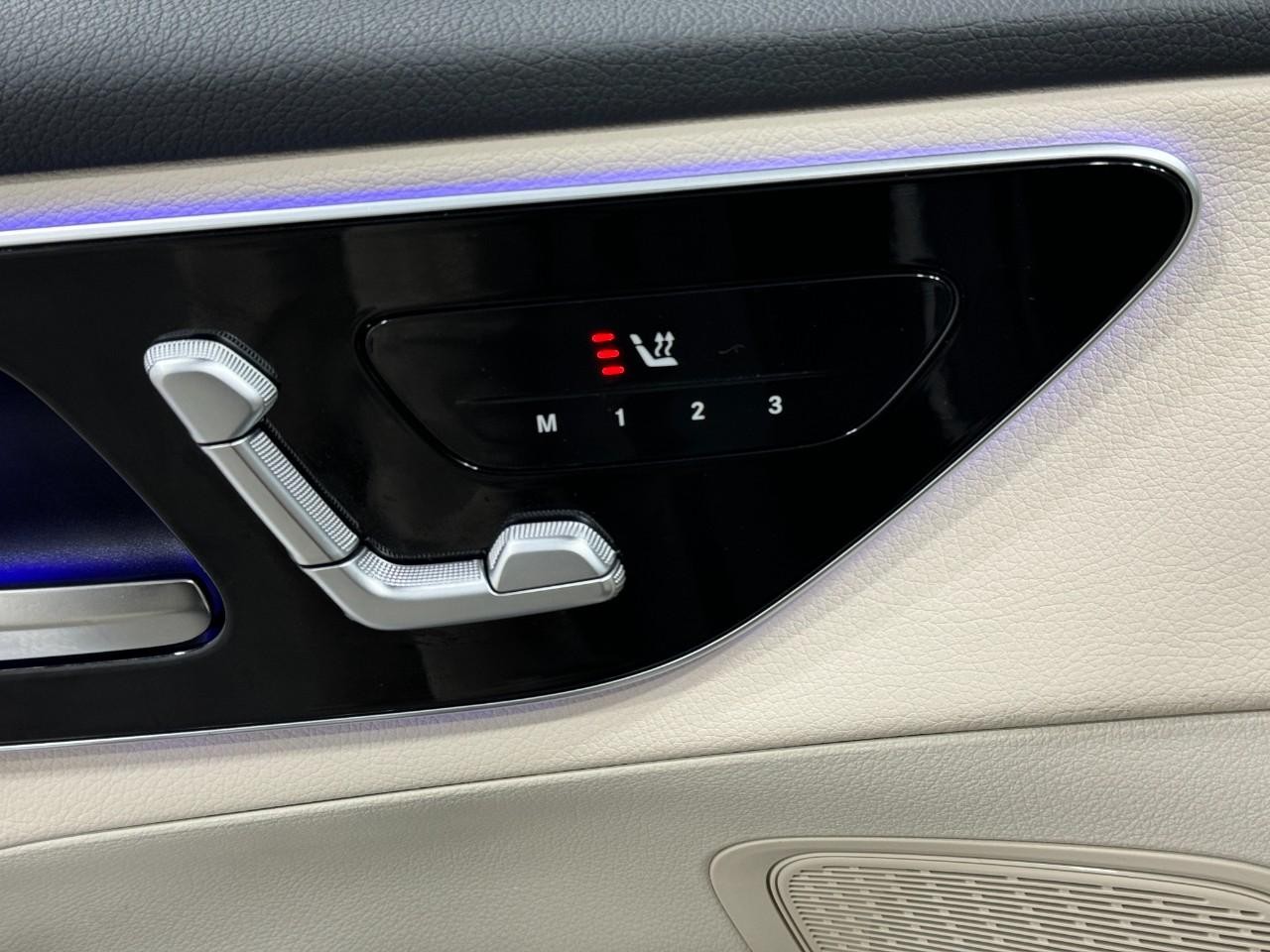 Mercedes-Benz GLC Vehicle Full-screen Gallery Image 22