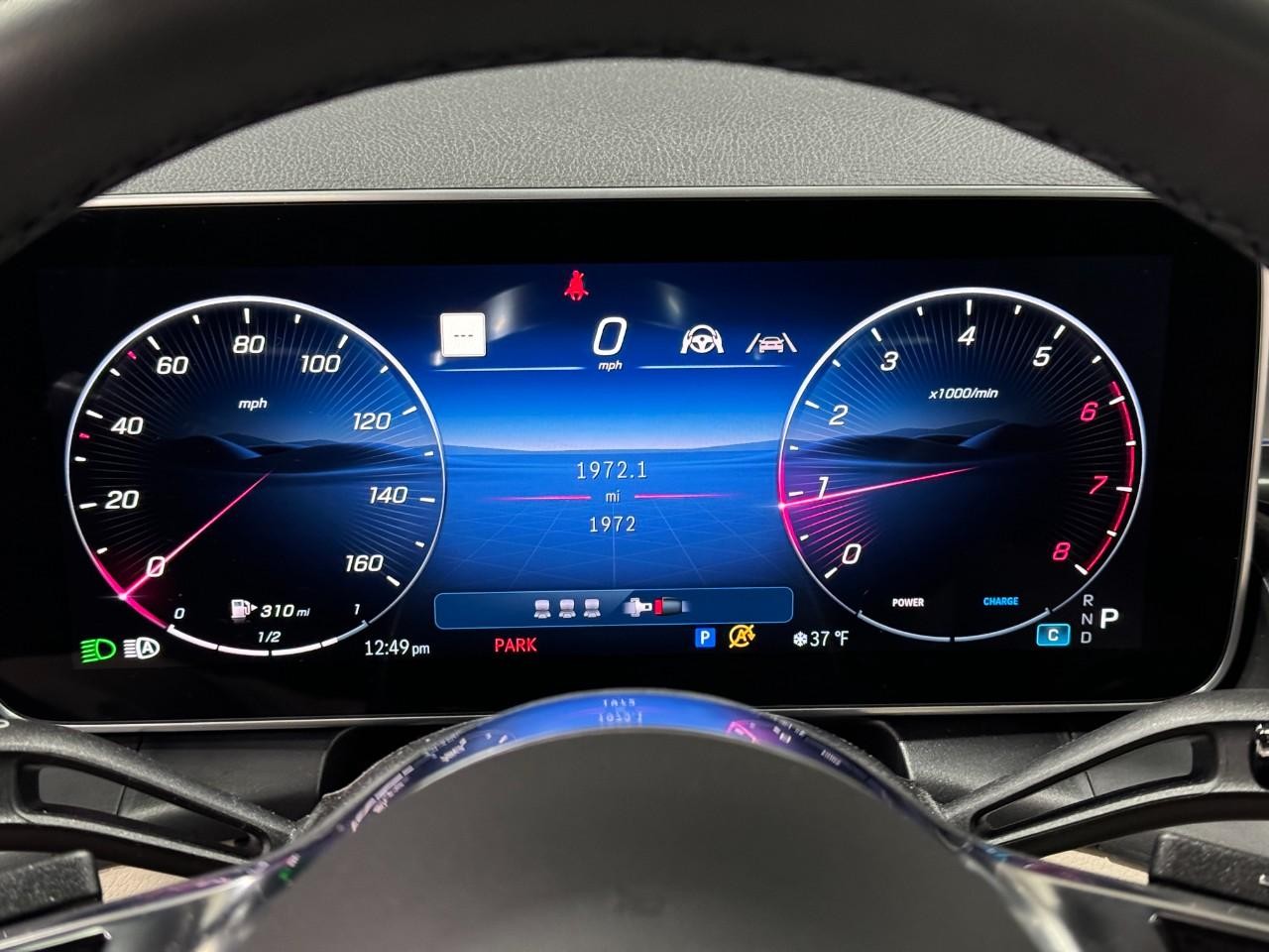 Mercedes-Benz GLC Vehicle Full-screen Gallery Image 32