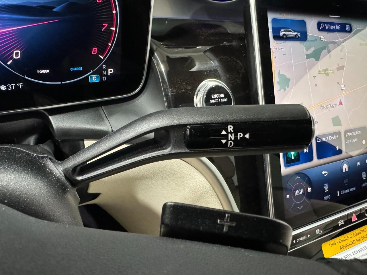 Mercedes-Benz GLC Vehicle Full-screen Gallery Image 33