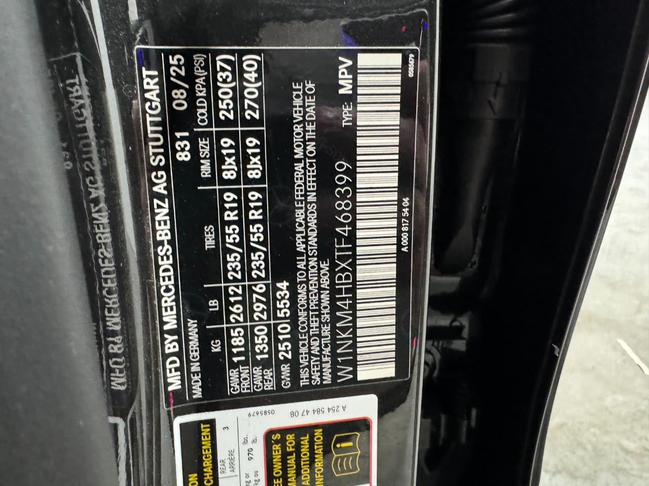 Mercedes-Benz GLC Vehicle Full-screen Gallery Image 35