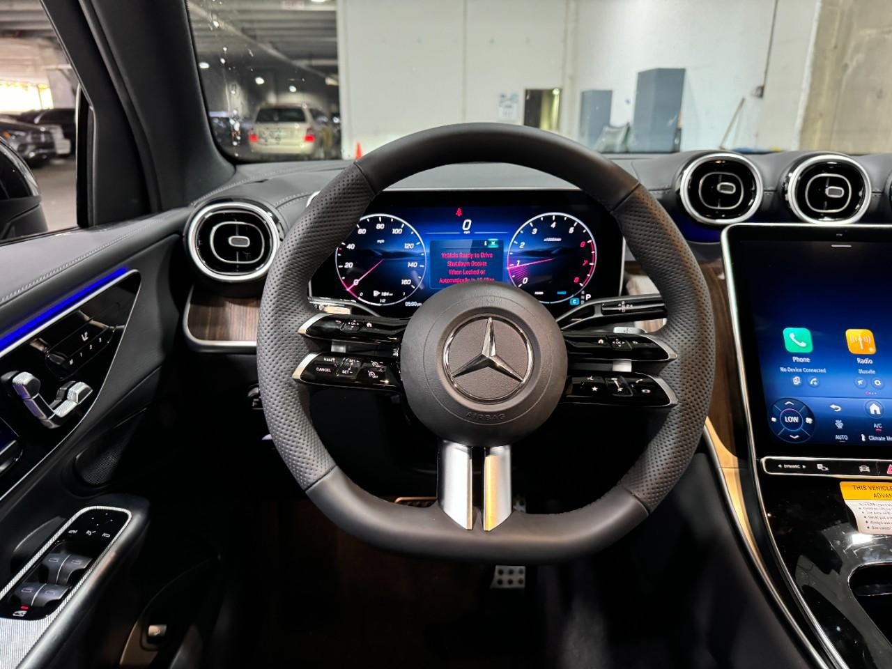 Mercedes-Benz GLC Vehicle Full-screen Gallery Image 12