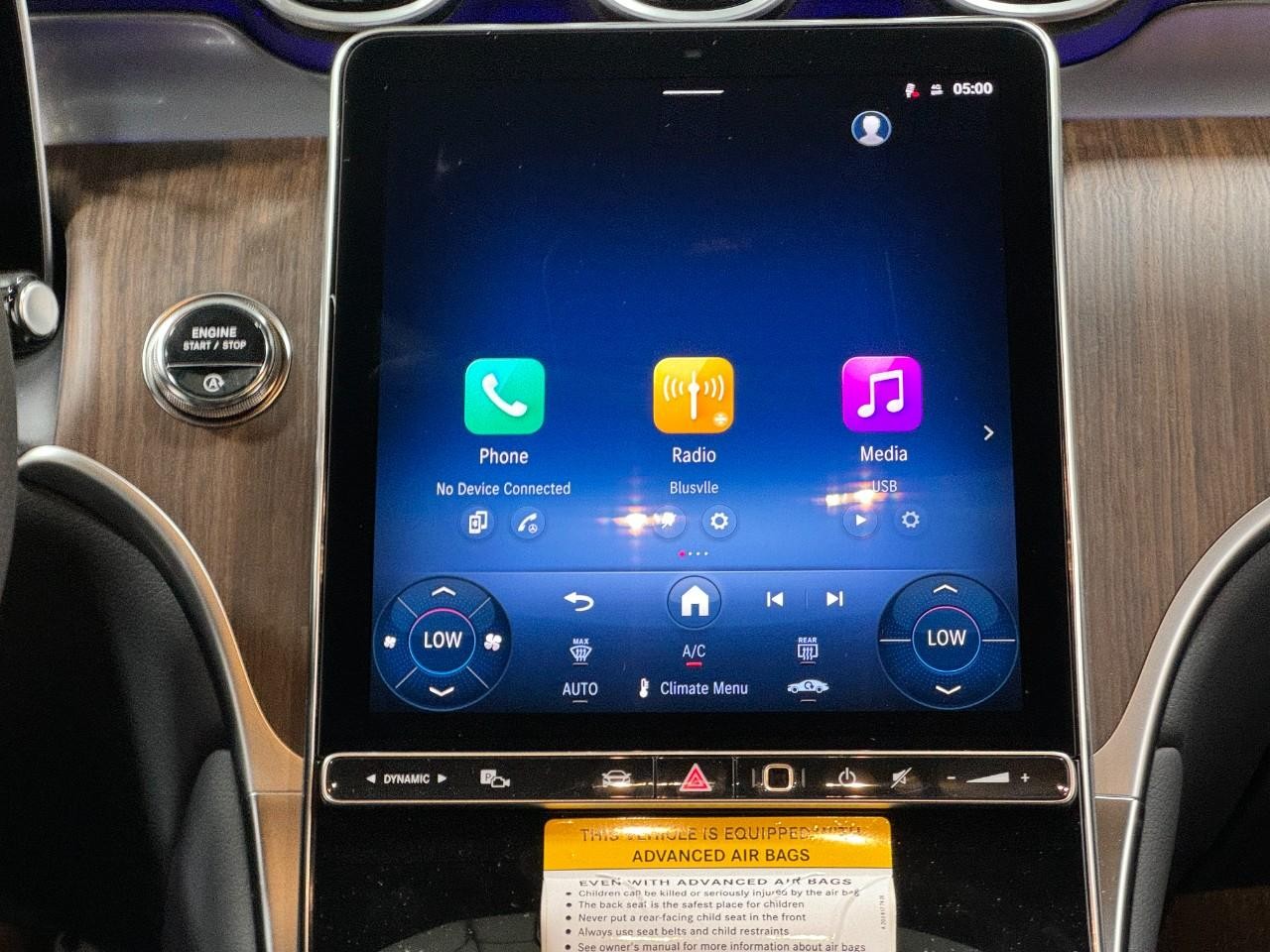 Mercedes-Benz GLC Vehicle Full-screen Gallery Image 13