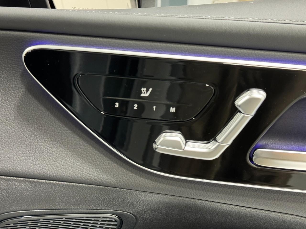 Mercedes-Benz GLC Vehicle Full-screen Gallery Image 18