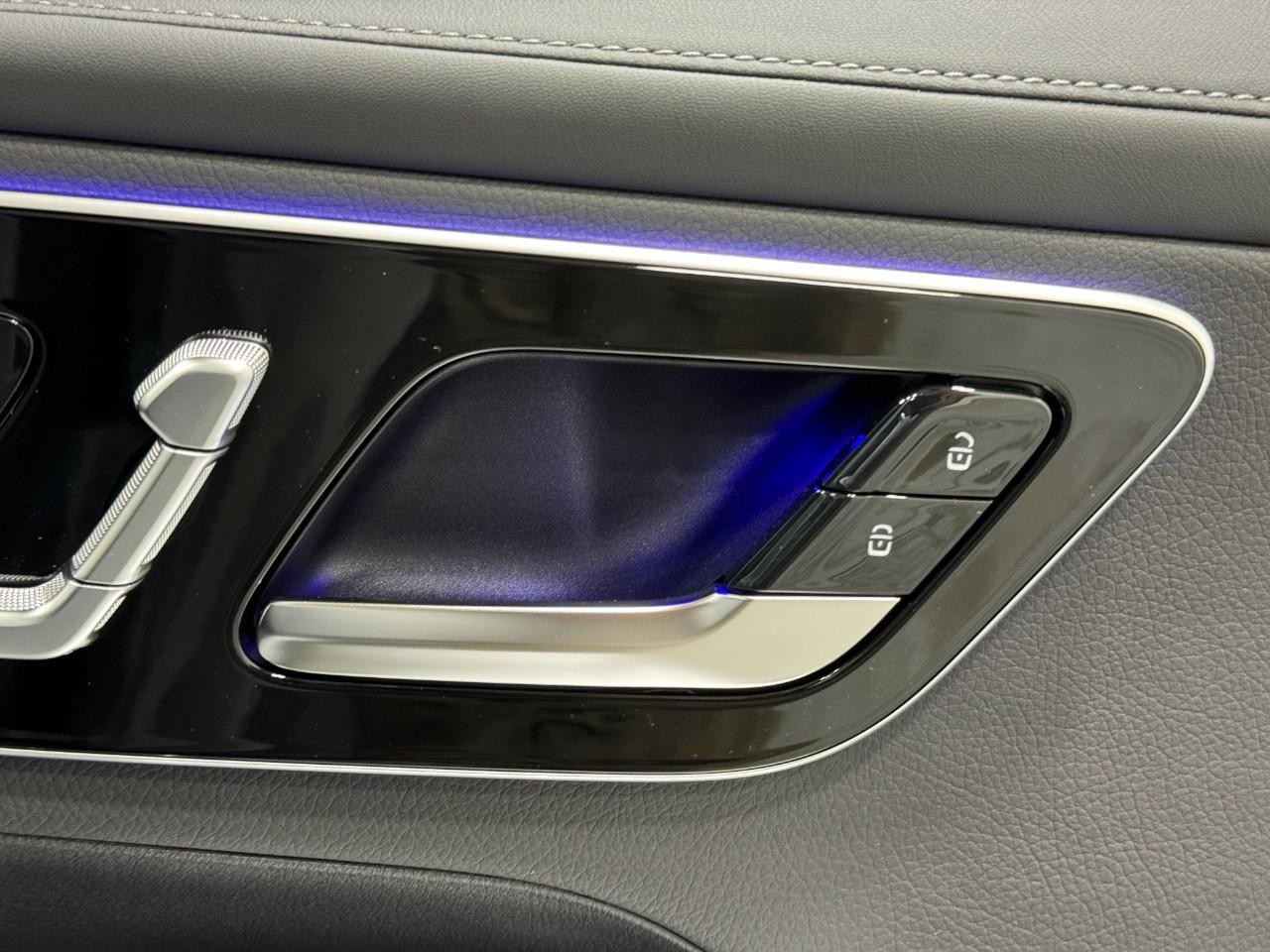 Mercedes-Benz GLC Vehicle Full-screen Gallery Image 19