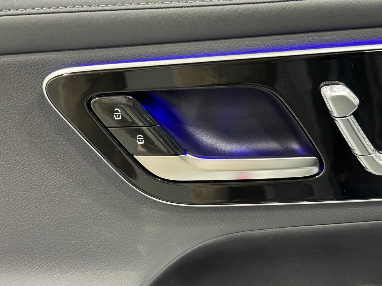 Mercedes-Benz GLC Vehicle Full-screen Gallery Image 22