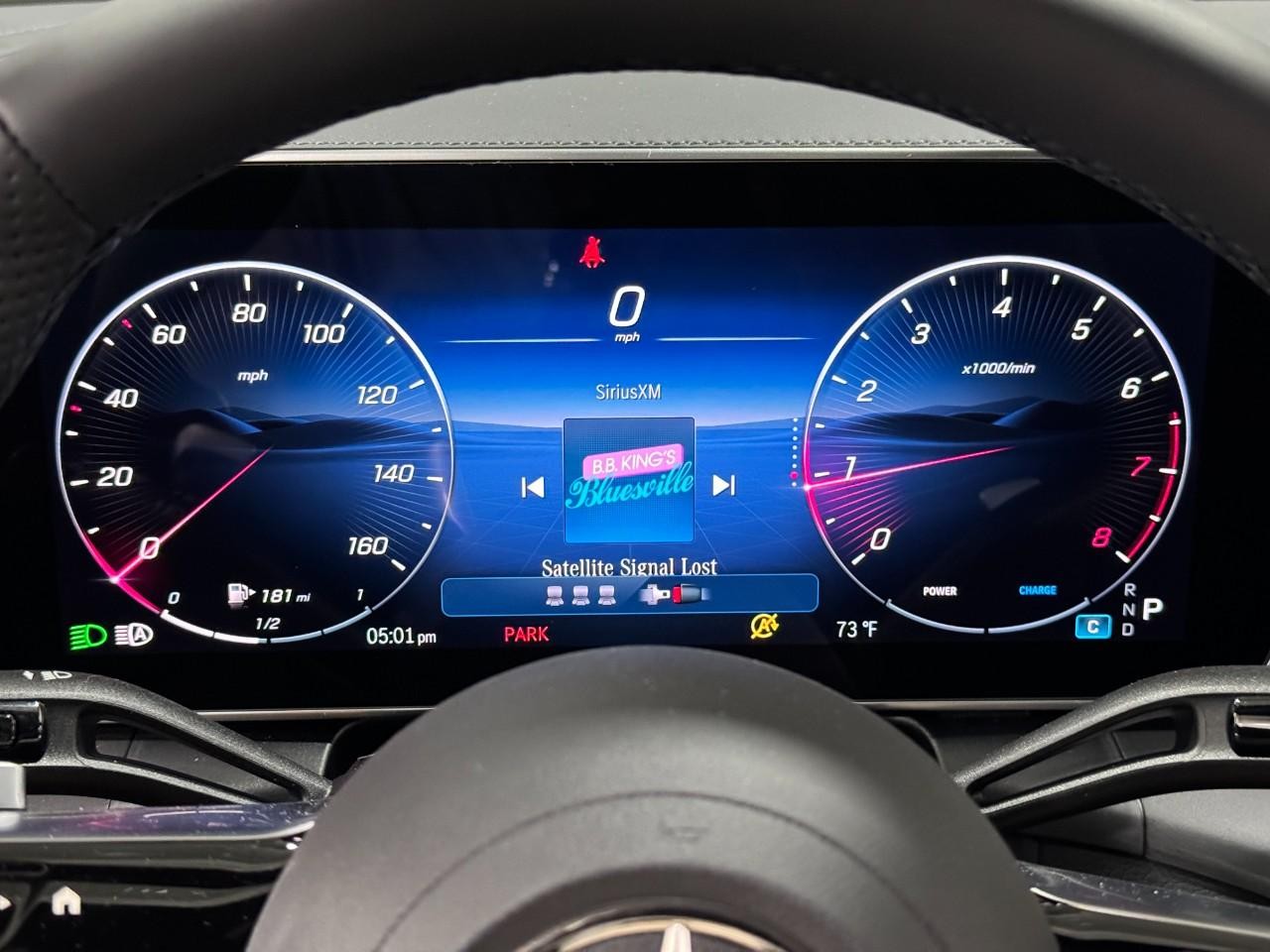 Mercedes-Benz GLC Vehicle Full-screen Gallery Image 31