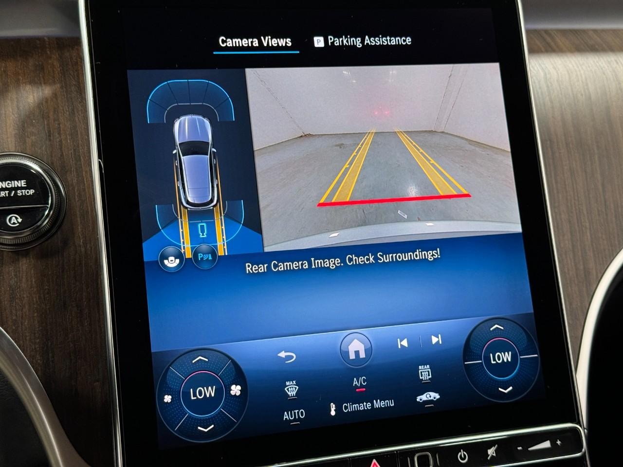 Mercedes-Benz GLC Vehicle Full-screen Gallery Image 33