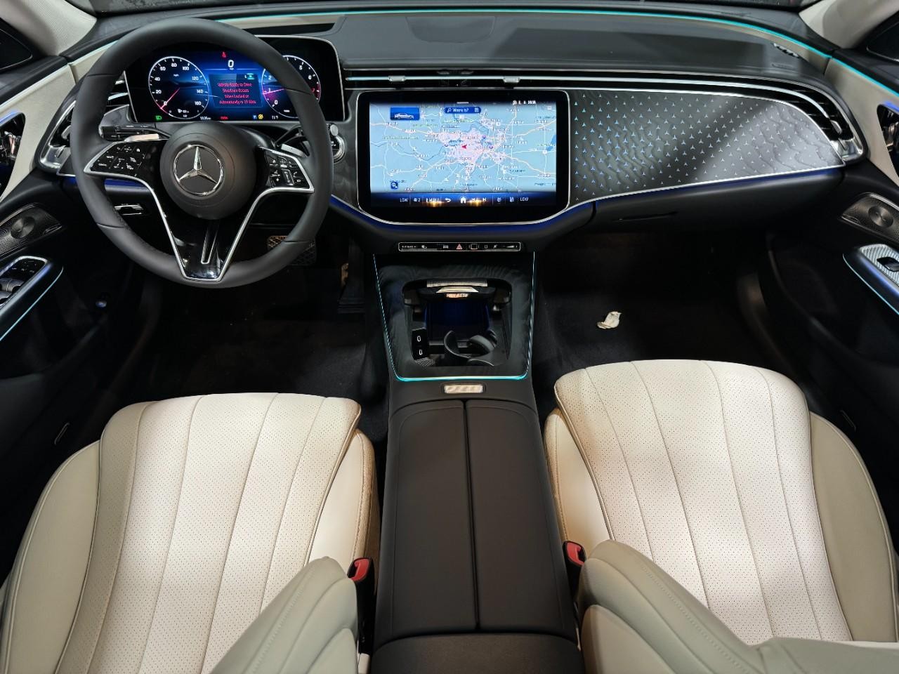 Mercedes-Benz E-Class Vehicle Full-screen Gallery Image 10