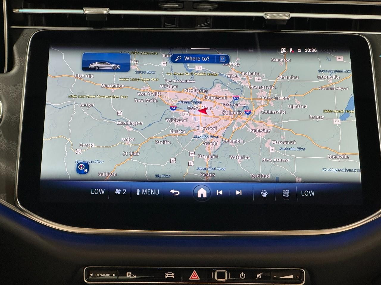 Mercedes-Benz E-Class Vehicle Full-screen Gallery Image 12