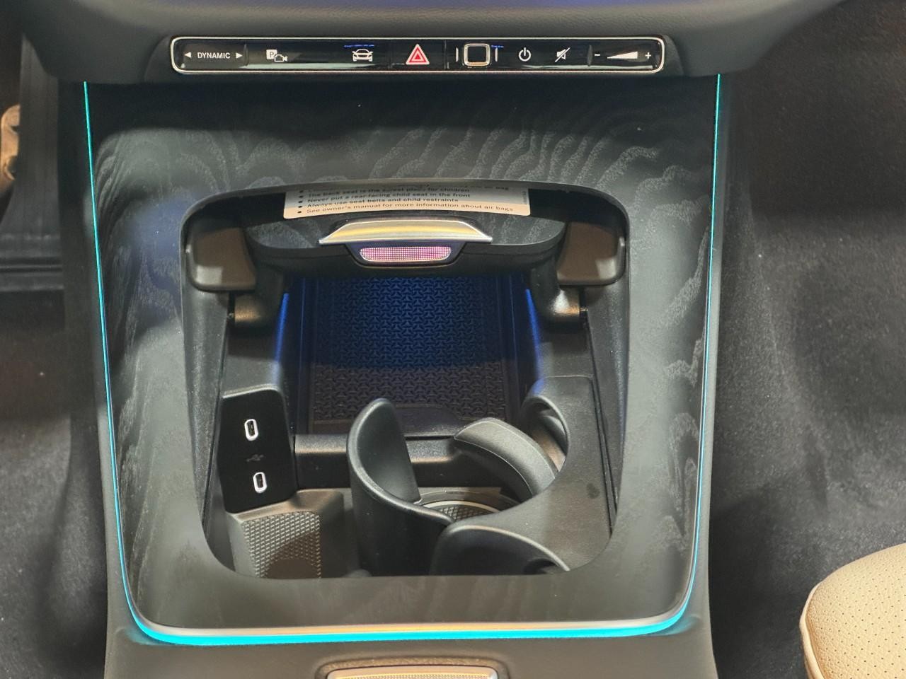 Mercedes-Benz E-Class Vehicle Full-screen Gallery Image 13