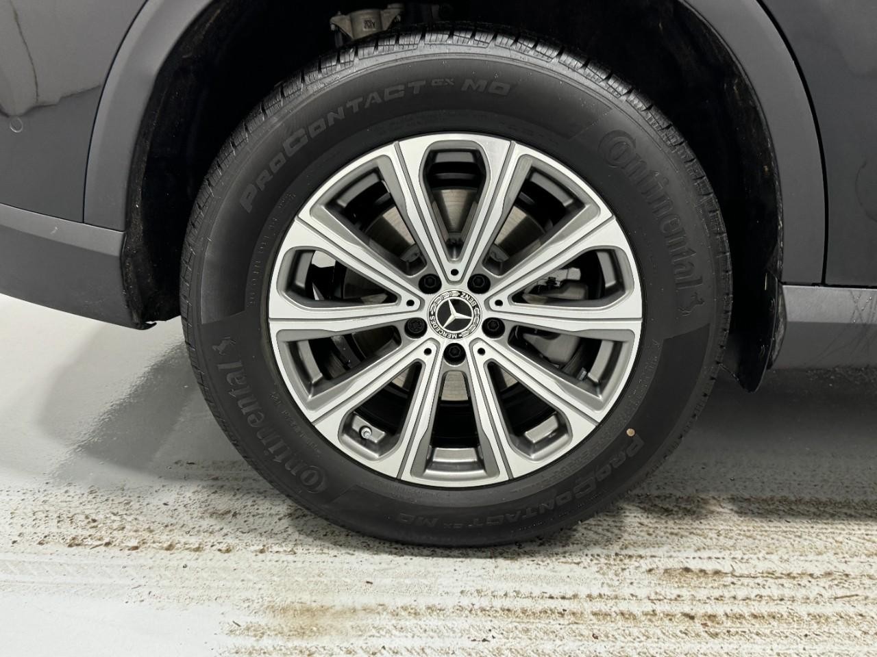 Mercedes-Benz GLC Vehicle Full-screen Gallery Image 5