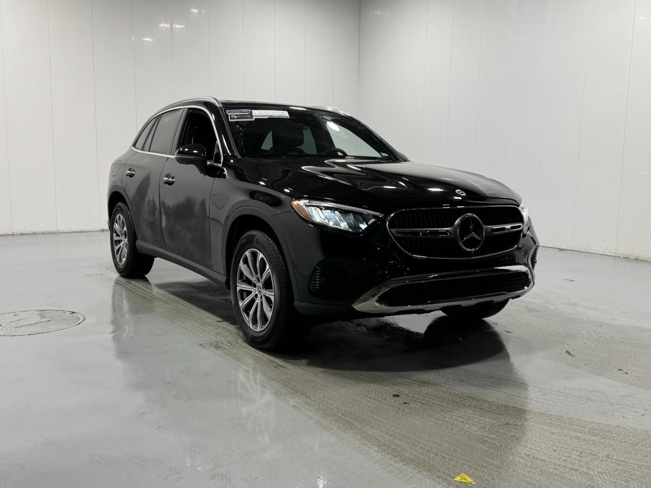 Mercedes-Benz GLC Vehicle Full-screen Gallery Image 6