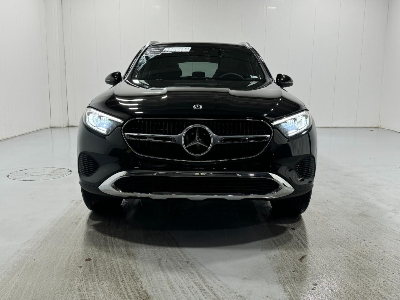 Mercedes-Benz GLC Vehicle Full-screen Gallery Image 7