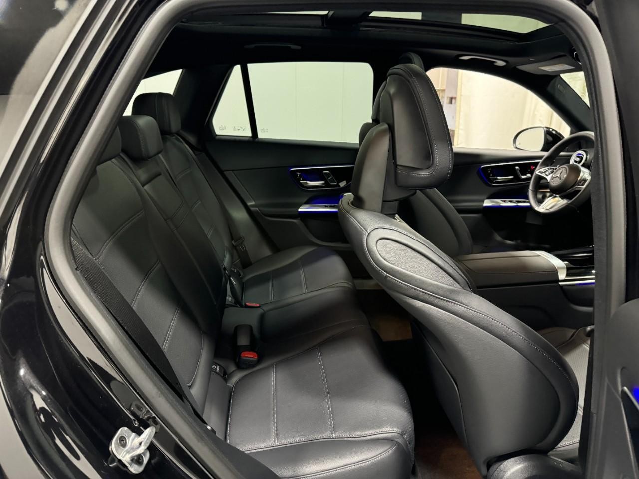 Mercedes-Benz GLC Vehicle Full-screen Gallery Image 10
