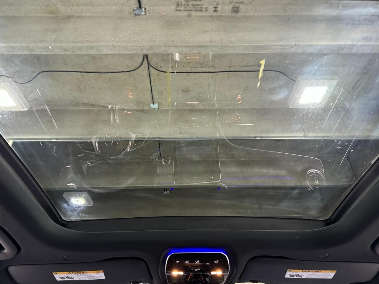 Mercedes-Benz GLC Vehicle Full-screen Gallery Image 11