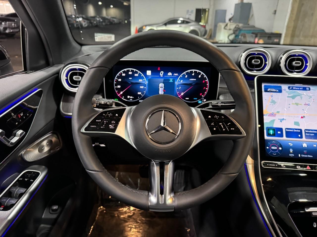 Mercedes-Benz GLC Vehicle Full-screen Gallery Image 13