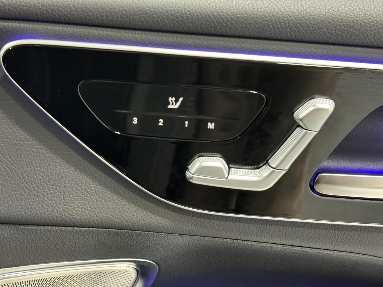 Mercedes-Benz GLC Vehicle Full-screen Gallery Image 19