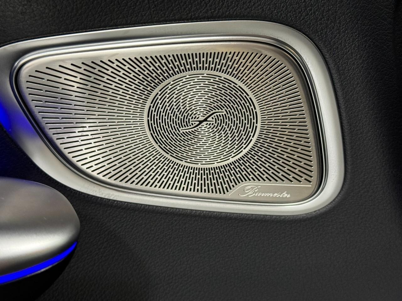 Mercedes-Benz GLC Vehicle Full-screen Gallery Image 25