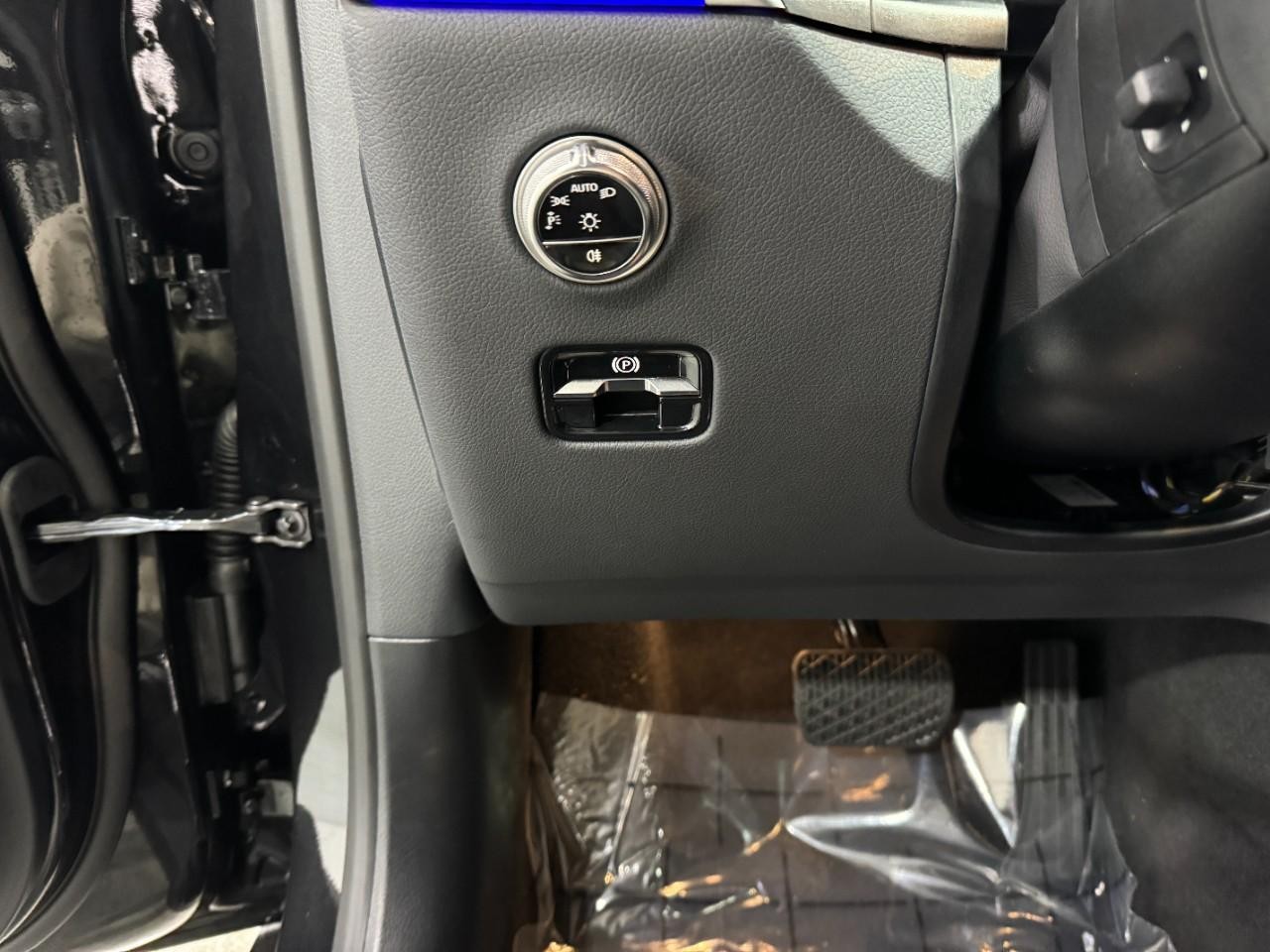 Mercedes-Benz GLC Vehicle Full-screen Gallery Image 30