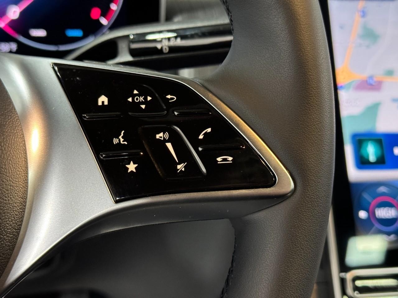 Mercedes-Benz GLC Vehicle Full-screen Gallery Image 32