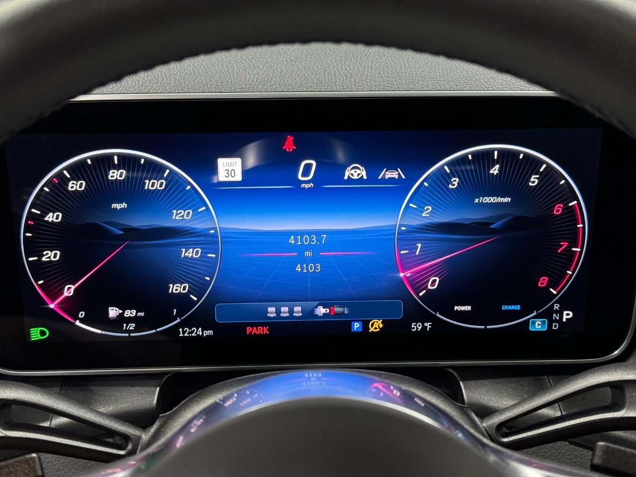 Mercedes-Benz GLC Vehicle Full-screen Gallery Image 33